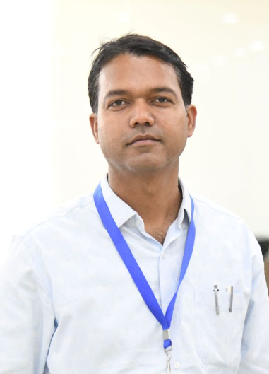 Photo of Dr Avneesh Kumar